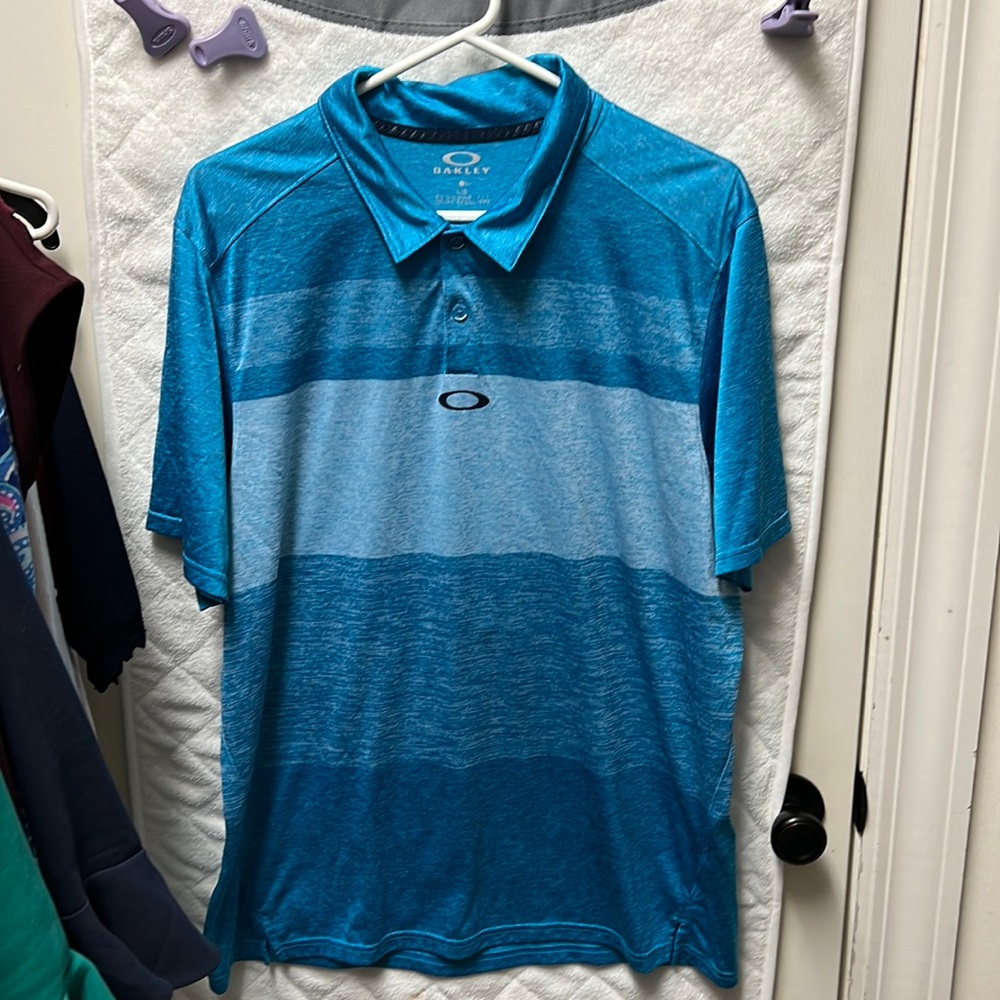 Men’s blue Oakley golf polo, size large